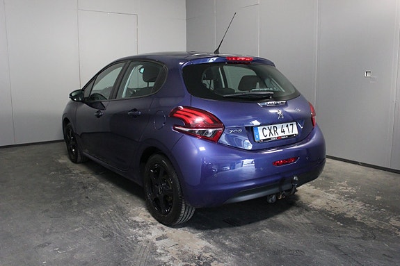 Peugeot 208 3 of 5