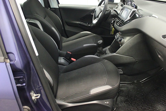 Peugeot 208 8 of 23