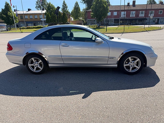 Mercedes-Benz CLK200 4 of 5