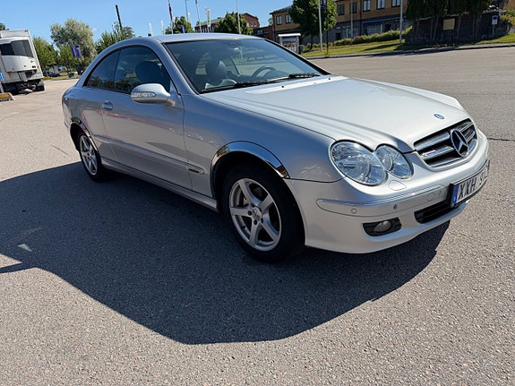 Mercedes-Benz CLK200 3 of 5