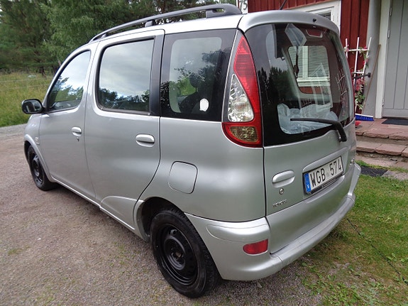 Toyota Yaris Verso 3 of 5