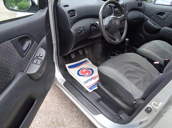 Toyota Yaris Verso 13 of 30