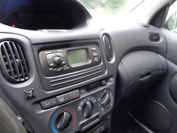 Toyota Yaris Verso 16 of 30