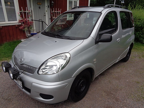 Toyota Yaris Verso 7 of 30