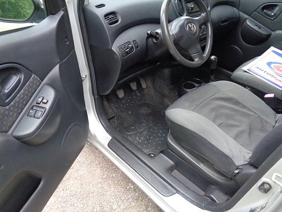 Toyota Yaris Verso 12 of 30