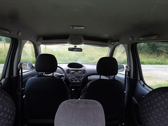 Toyota Yaris Verso 28 of 30