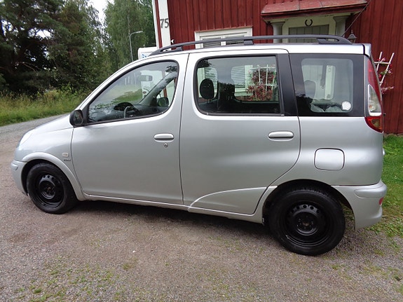 Toyota Yaris Verso 8 of 30