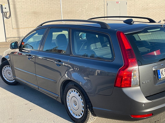 Volvo V50 3 of 5