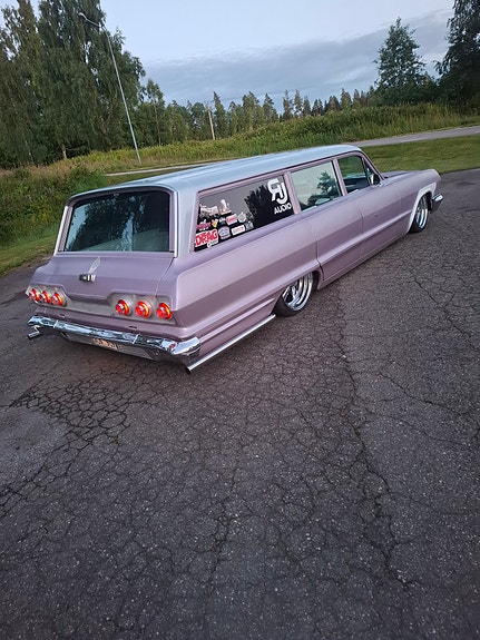 Chevrolet Biscayne 2 of 5
