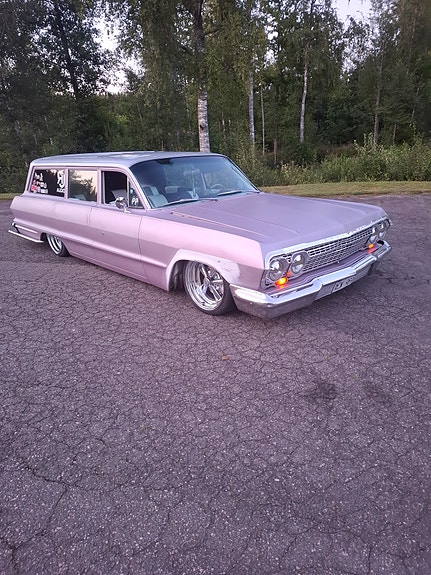 Chevrolet Biscayne 3 of 5