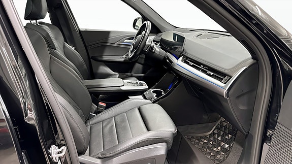 BMW iX1 3 of 5