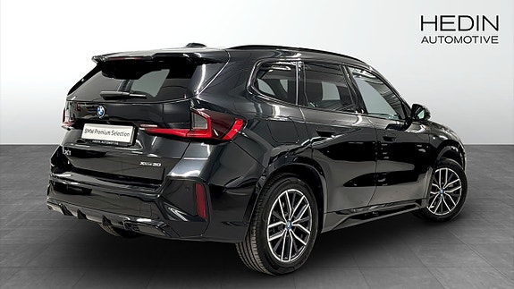 BMW iX1 2 of 5