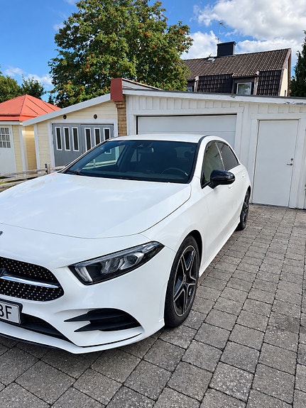 Mercedes-Benz A180 2 of 9