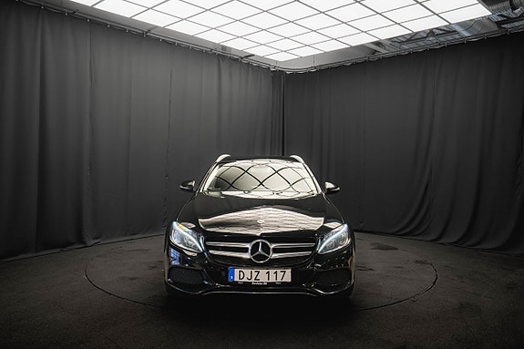 Mercedes-Benz C350 3 of 5