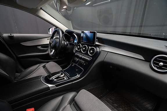 Mercedes-Benz C350 11 of 20