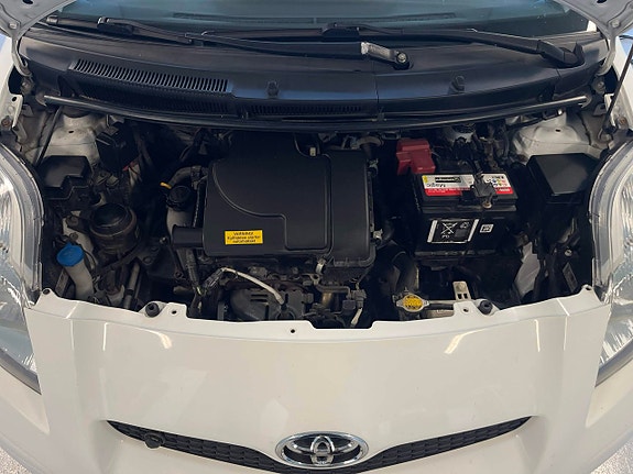 Toyota Yaris 10 of 13