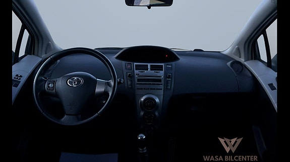 Toyota Yaris 7 of 13