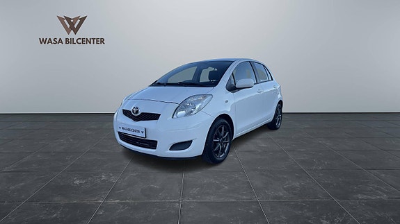 Toyota Yaris 3 of 5