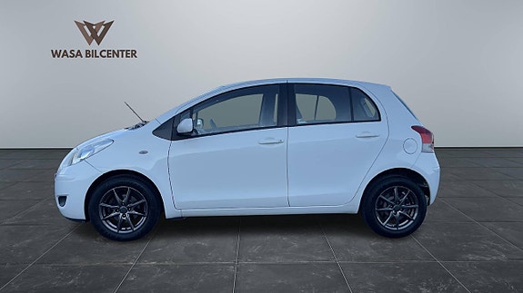 Toyota Yaris 4 of 5