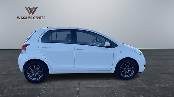 Toyota Yaris 12 of 13