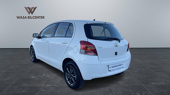 Toyota Yaris 5 of 5