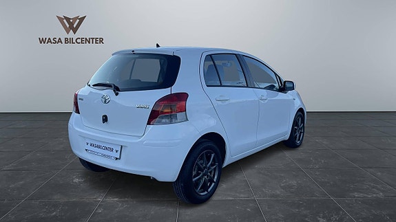 Toyota Yaris 13 of 13