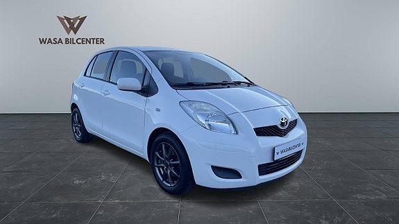 Toyota Yaris 11 of 13