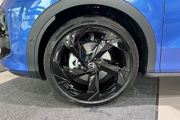 Volkswagen T-Roc 8 of 17