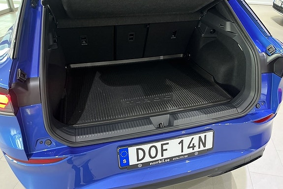 Volkswagen T-Roc 16 of 17