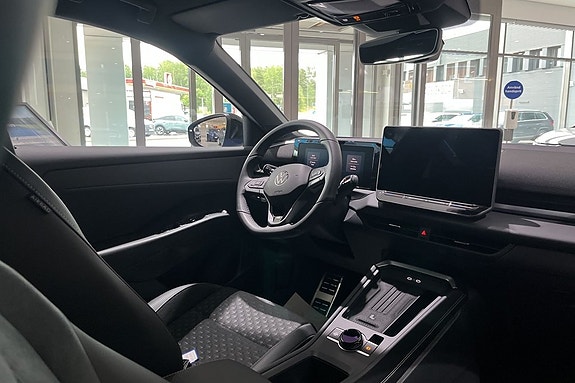 Volkswagen T-Roc 9 of 17