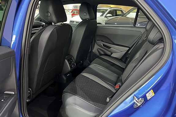Volkswagen T-Roc 15 of 17