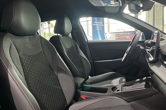 Volkswagen T-Roc 10 of 17