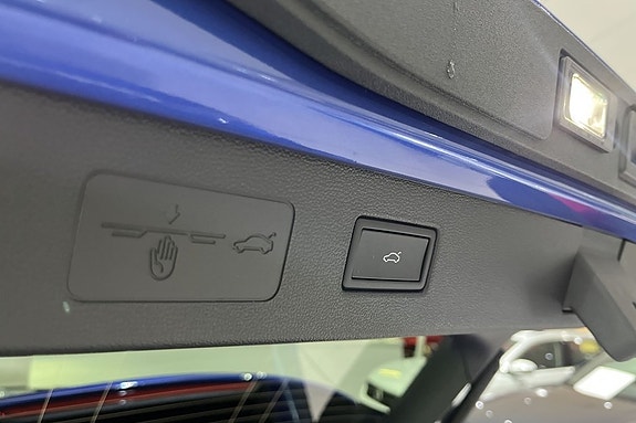 Volkswagen T-Roc 17 of 17