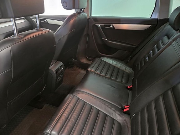Volkswagen Passat Alltrack 9 of 10