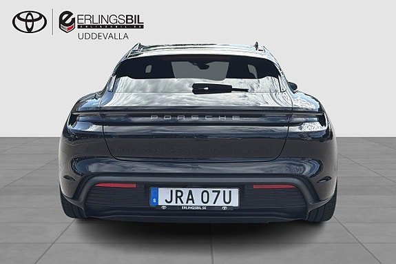 Porsche Taycan 4 of 5