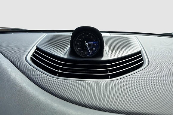 Porsche Taycan 16 of 30