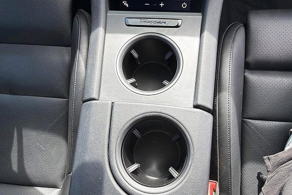 Porsche Taycan 18 of 30
