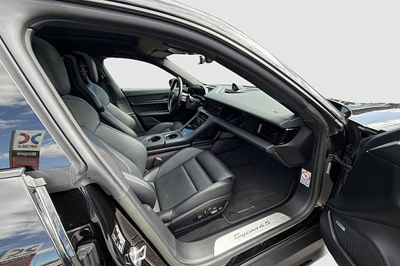 Porsche Taycan 11 of 30