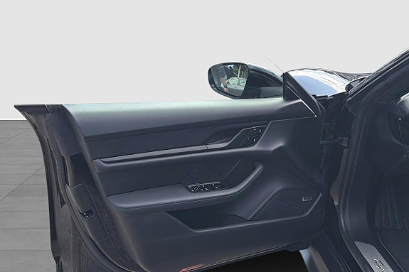 Porsche Taycan 23 of 30