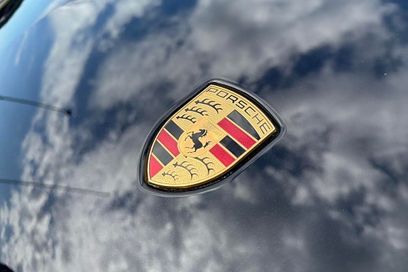 Porsche Taycan 27 of 30