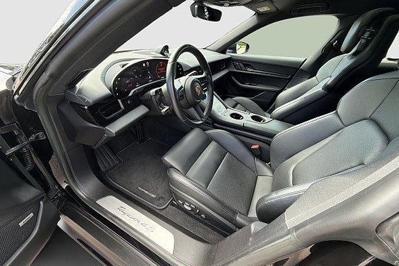 Porsche Taycan 10 of 30