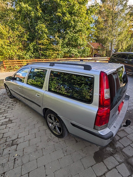 Volvo V70 6 of 8