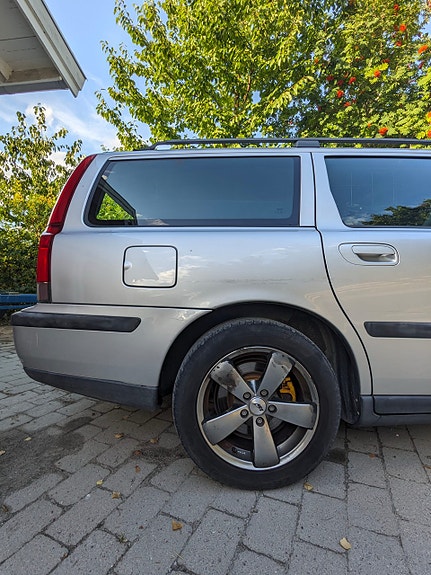 Volvo V70 3 of 8