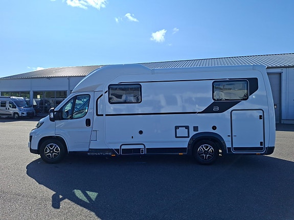 Bürstner SFT 7.1 Signature Långbäddar med  taksäng / ALDE /180Hk 4 of 23