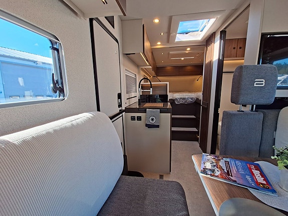 Bürstner SFT 7.1 Signature Långbäddar med  taksäng / ALDE /180Hk 11 of 23