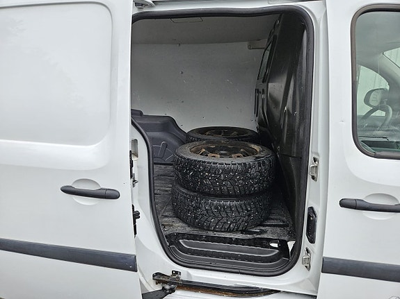 Renault Kangoo Express 13 of 27