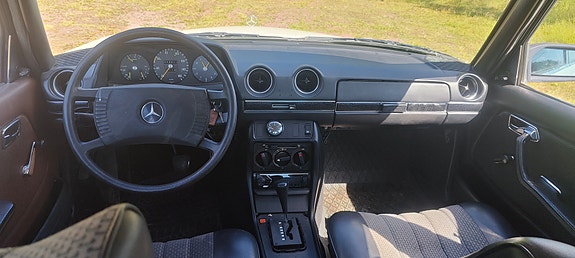 Mercedes-Benz 300 D 5 of 5