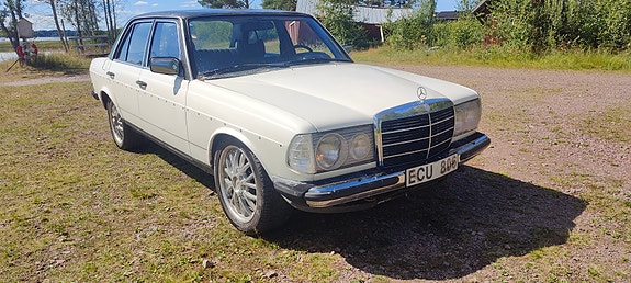 Mercedes-Benz 300 D 4 of 5