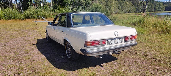 Mercedes-Benz 300 D 2 of 5