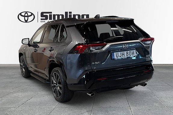 Toyota RAV4 Plug-in Hybrid 3 of 5